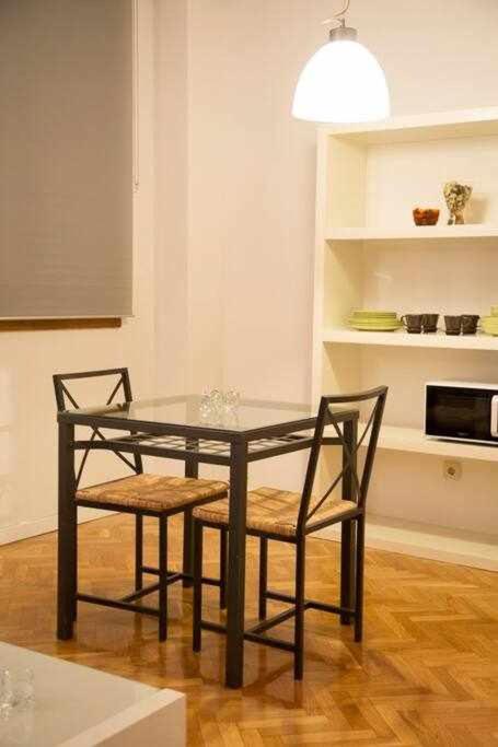 Un Elegante Piso Para Descubrir Madrid Bagian luar foto