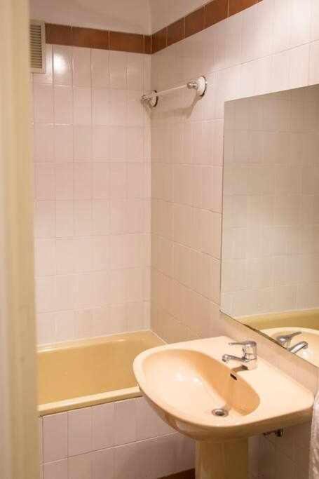 Un Elegante Piso Para Descubrir Madrid Bagian luar foto
