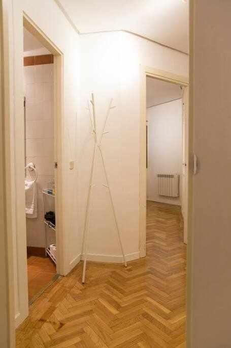 Un Elegante Piso Para Descubrir Madrid Bagian luar foto