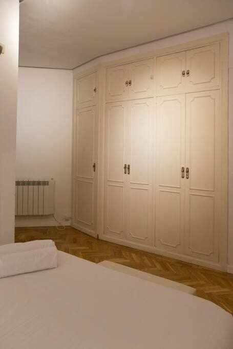 Un Elegante Piso Para Descubrir Madrid Bagian luar foto