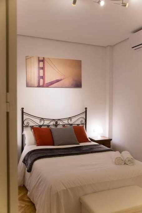 Un Elegante Piso Para Descubrir Madrid Bagian luar foto