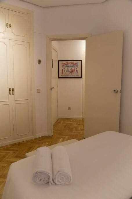 Un Elegante Piso Para Descubrir Madrid Bagian luar foto